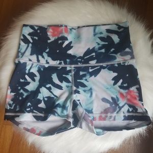 Highwaisted Booty Shorts